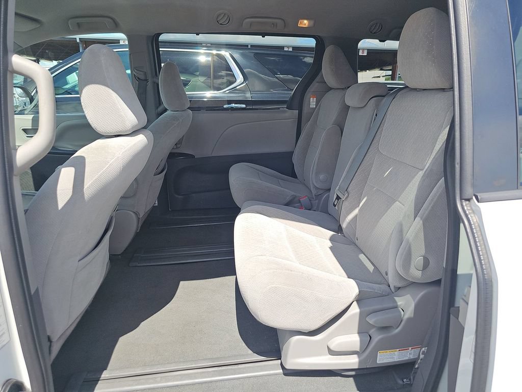 Used 2020 Toyota Sienna LE FWD image 4