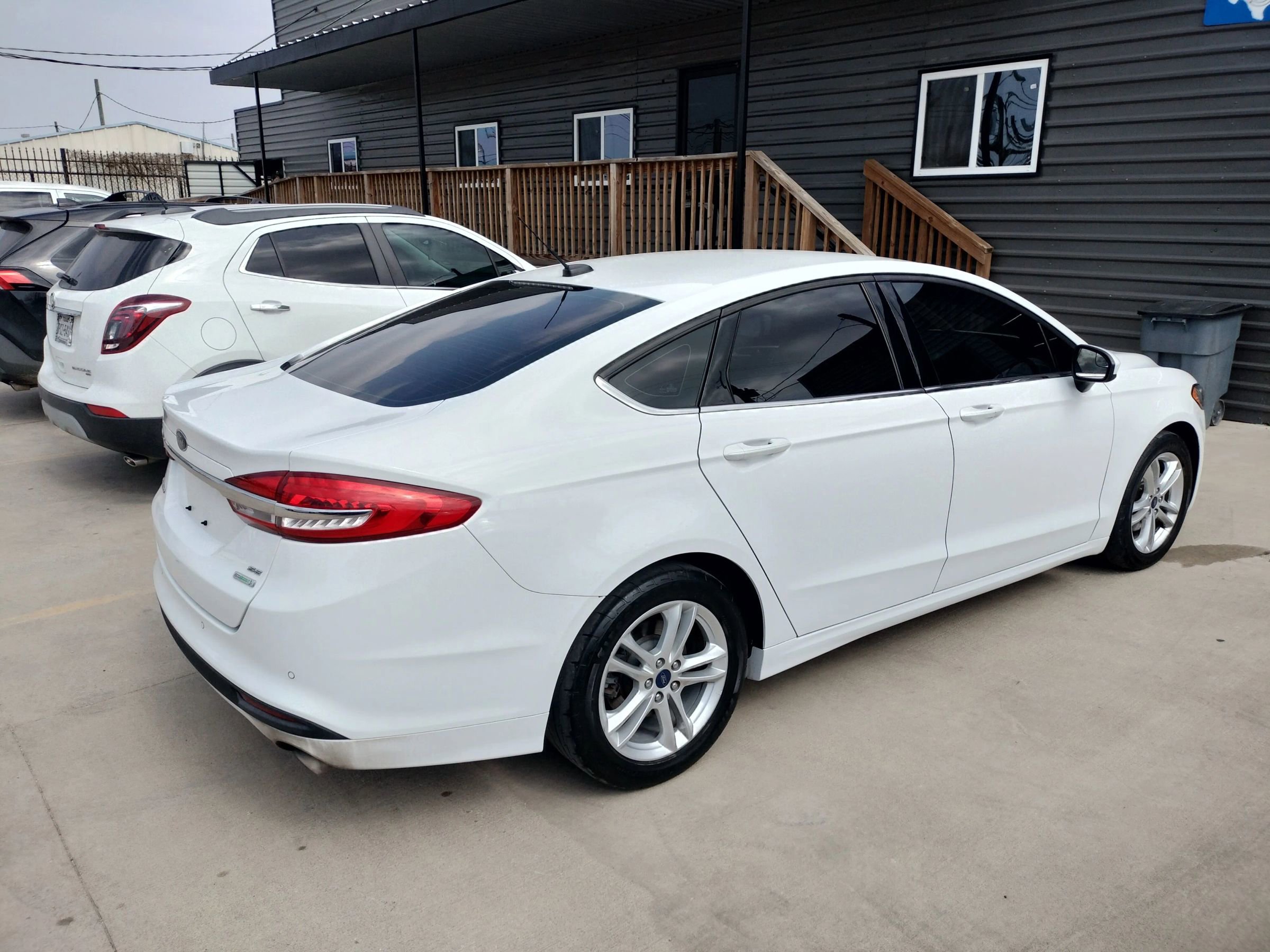 Used 2018 Ford Fusion SE w/ Fusion SE Technology Package image 8