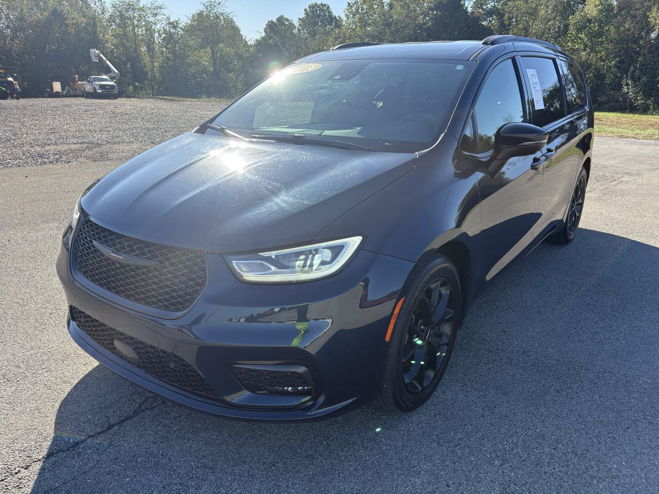 Used 2023 Chrysler Pacifica Touring-L w/ S Appearance Package FWD image 7