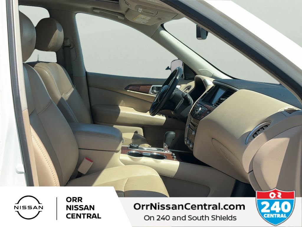 Used 2017 Nissan Pathfinder Platinum image 11