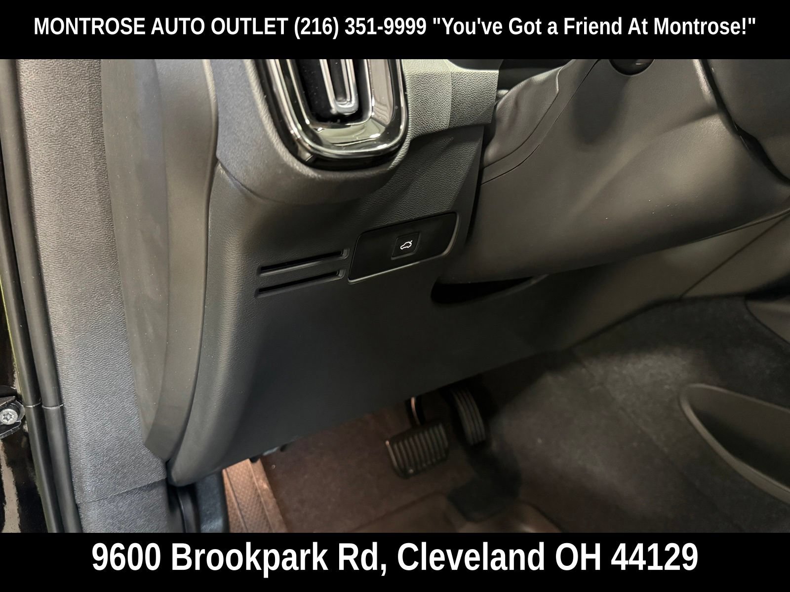 Certified 2023 Volvo XC40 B5 Plus w/ Protection Package Premier AWD/4WD image 20