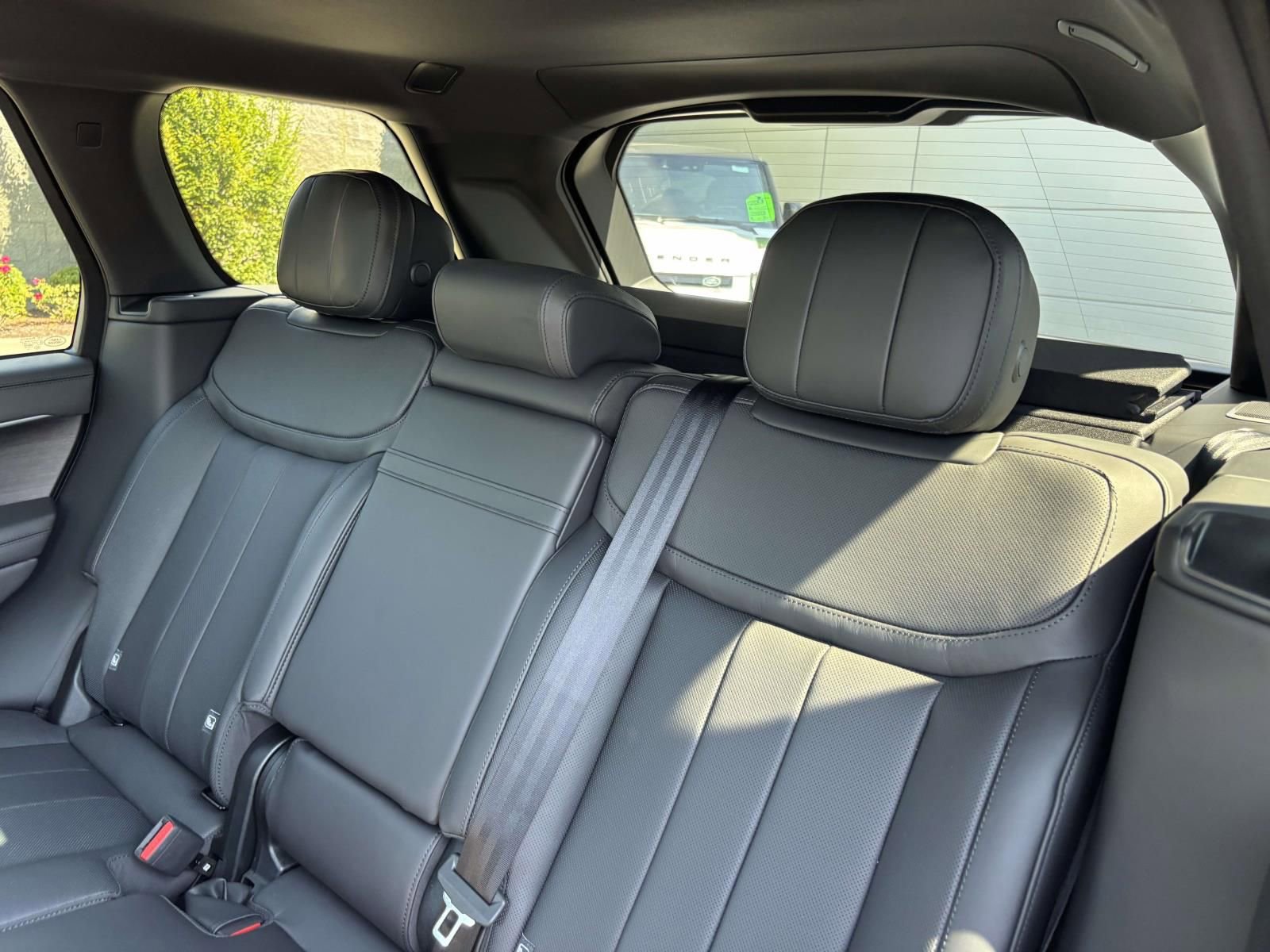 New 2025 Land Rover Range Rover SE image 21