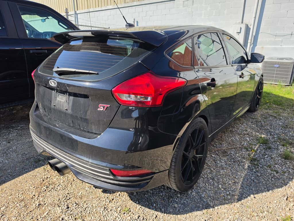 Used 2018 Ford Focus ST image 2