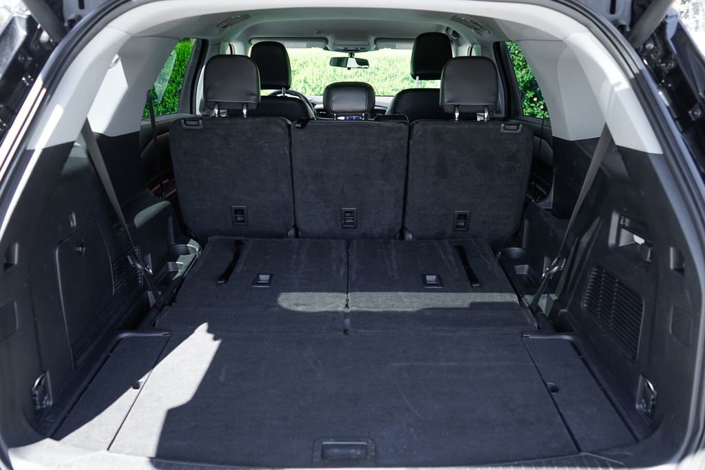 Used 2022 Ford Explorer XLT w/ Equipment Group 202A image 9