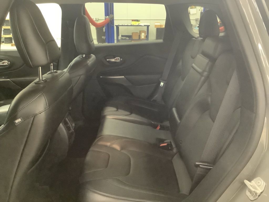 Used 2019 Jeep Cherokee Limited image 20