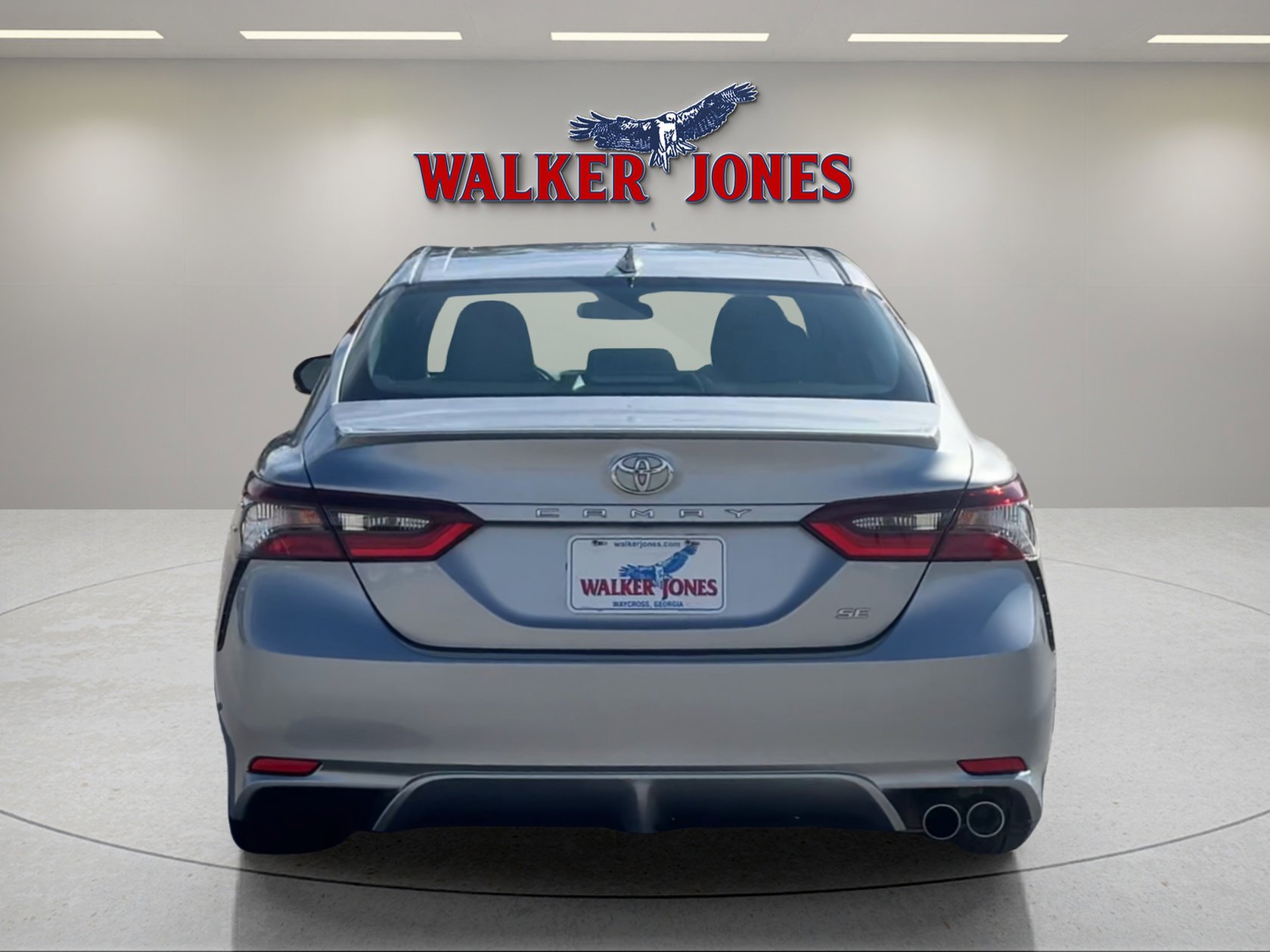 Used 2024 Toyota Camry SE image 4