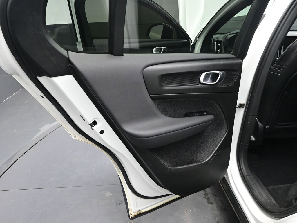 Used 2022 Volvo C40 P8 Recharge Ultimate image 14