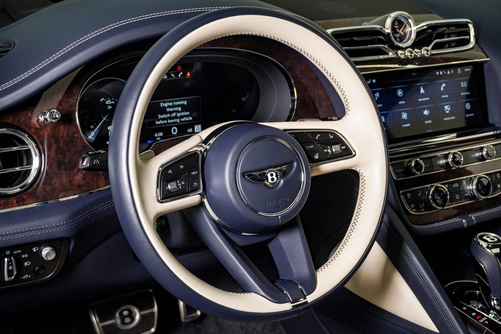 Used 2022 Bentley Bentayga AWD/4WD image 22