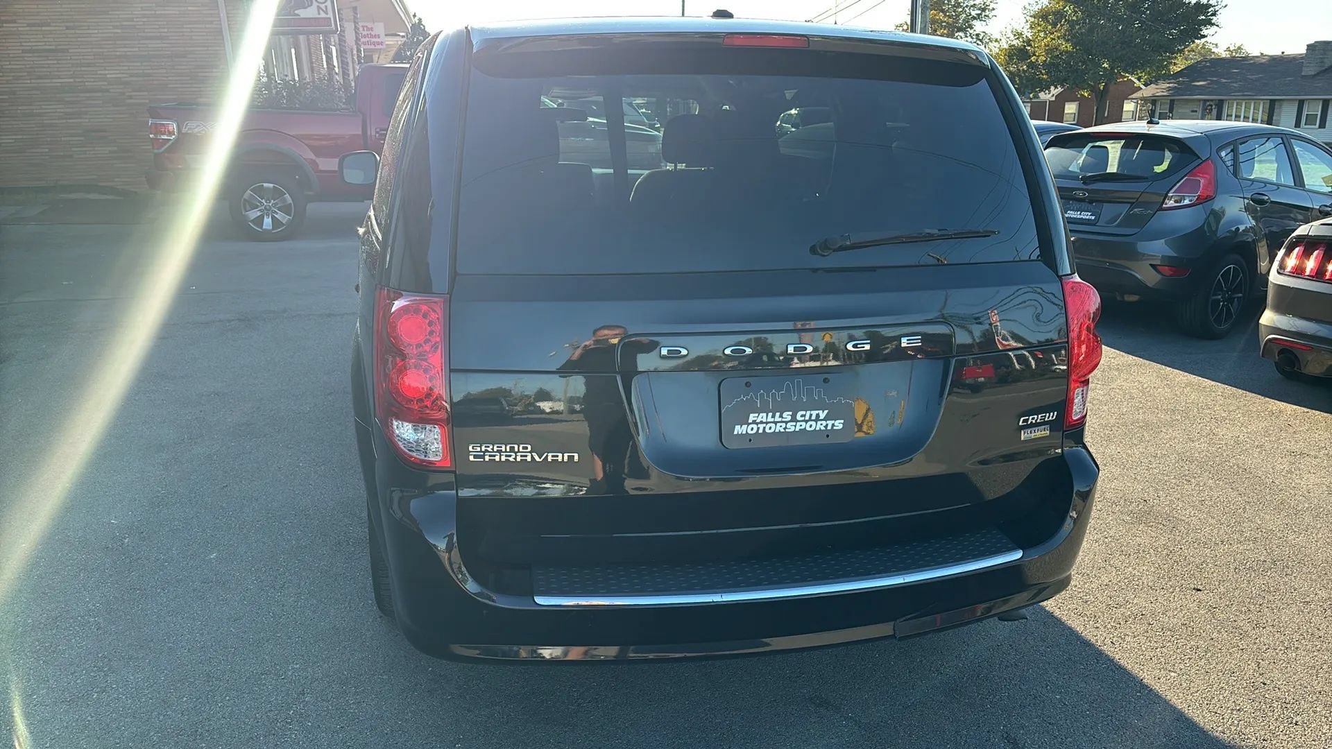 Used 2012 Dodge Grand Caravan Crew FWD image 12