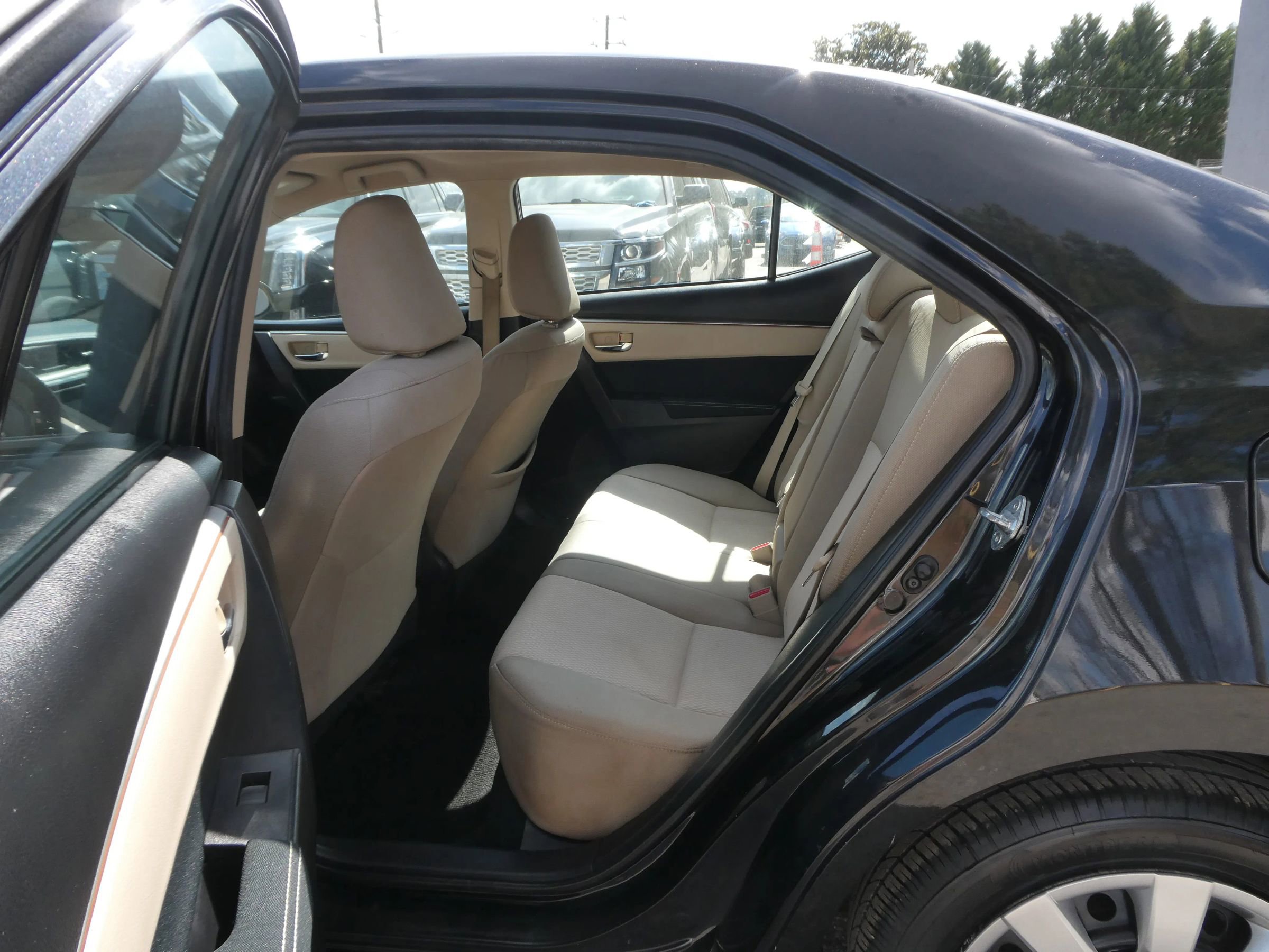 Used 2015 Toyota Corolla LE FWD image 27