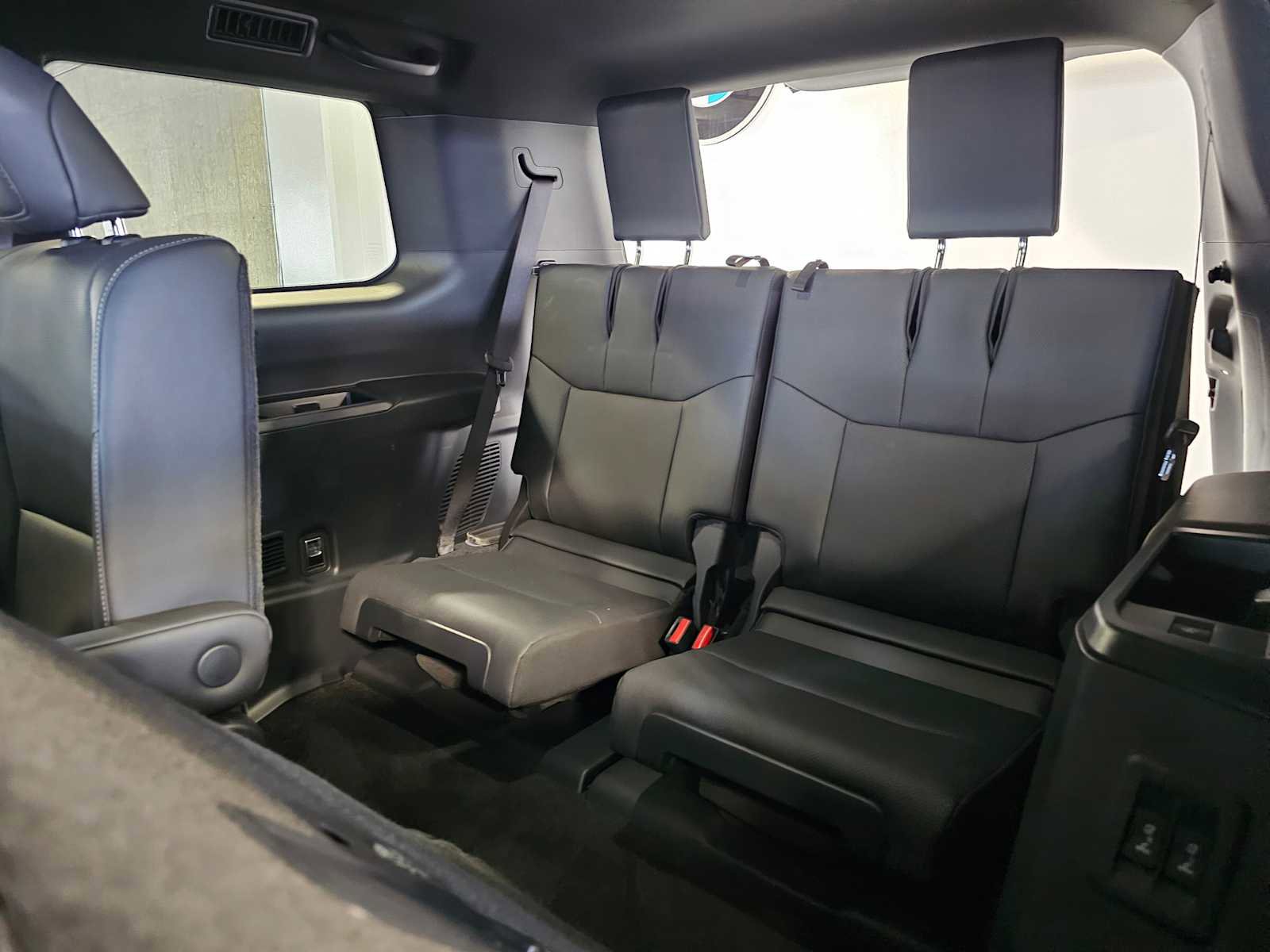 Used 2024 Lexus GX 550 w/ Accessory Package (Z1) image 37
