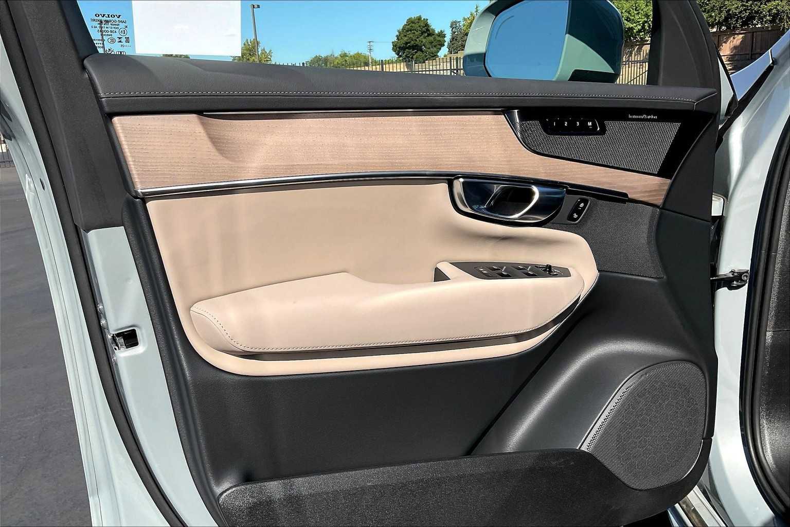 New 2026 Volvo XC90 T8 Plus image 24