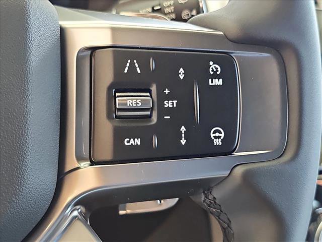 New 2025 Land Rover Discovery Dynamic SE image 19