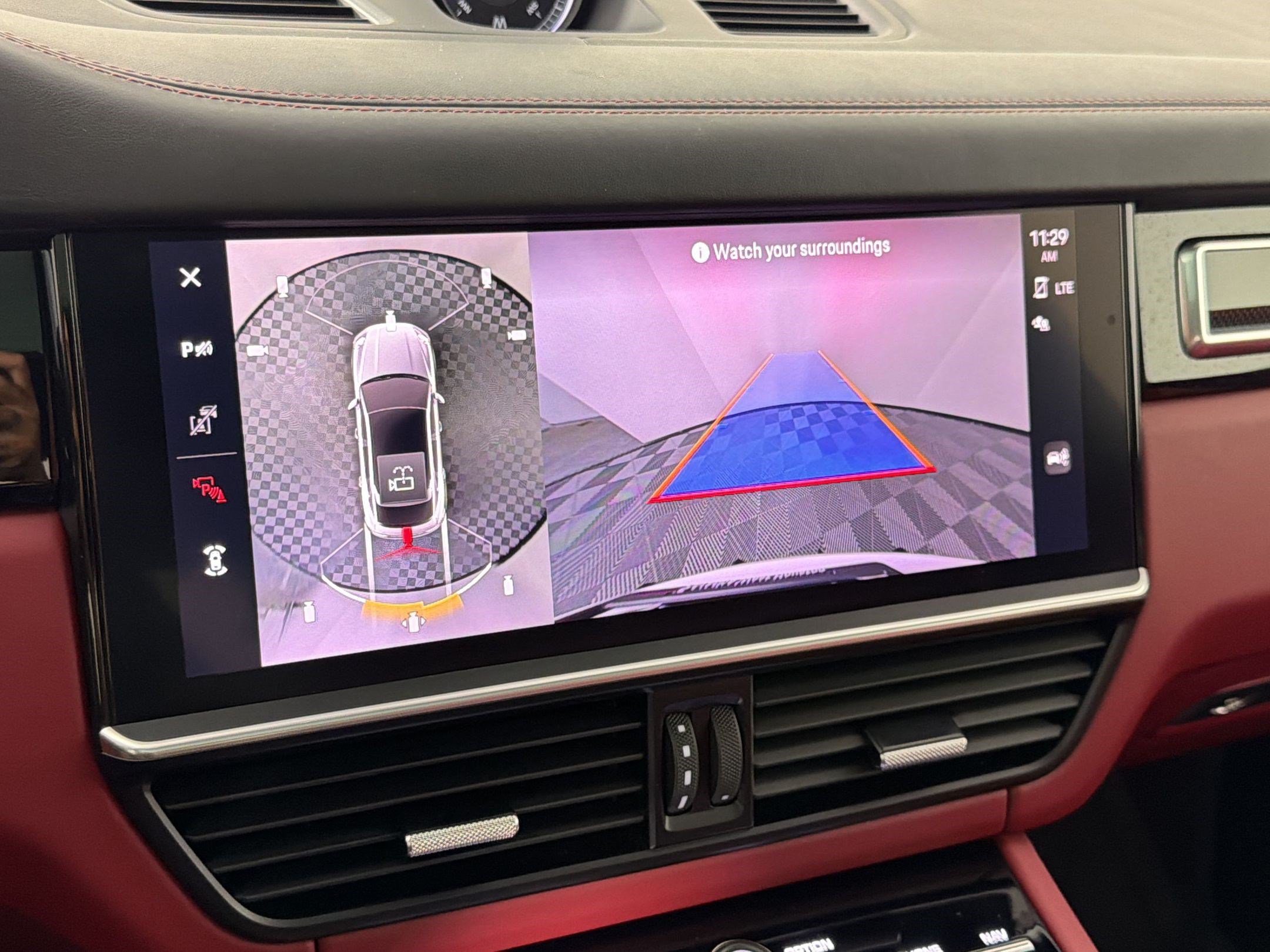 Certified 2023 Porsche Cayenne Turbo AWD/4WD image 25