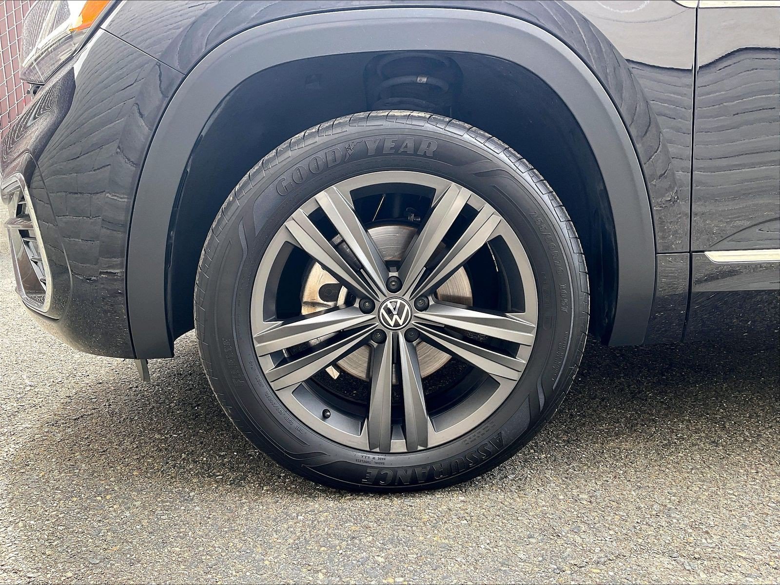 Certified 2022 Volkswagen Atlas Cross Sport SEL R-Line AWD/4WD image 8