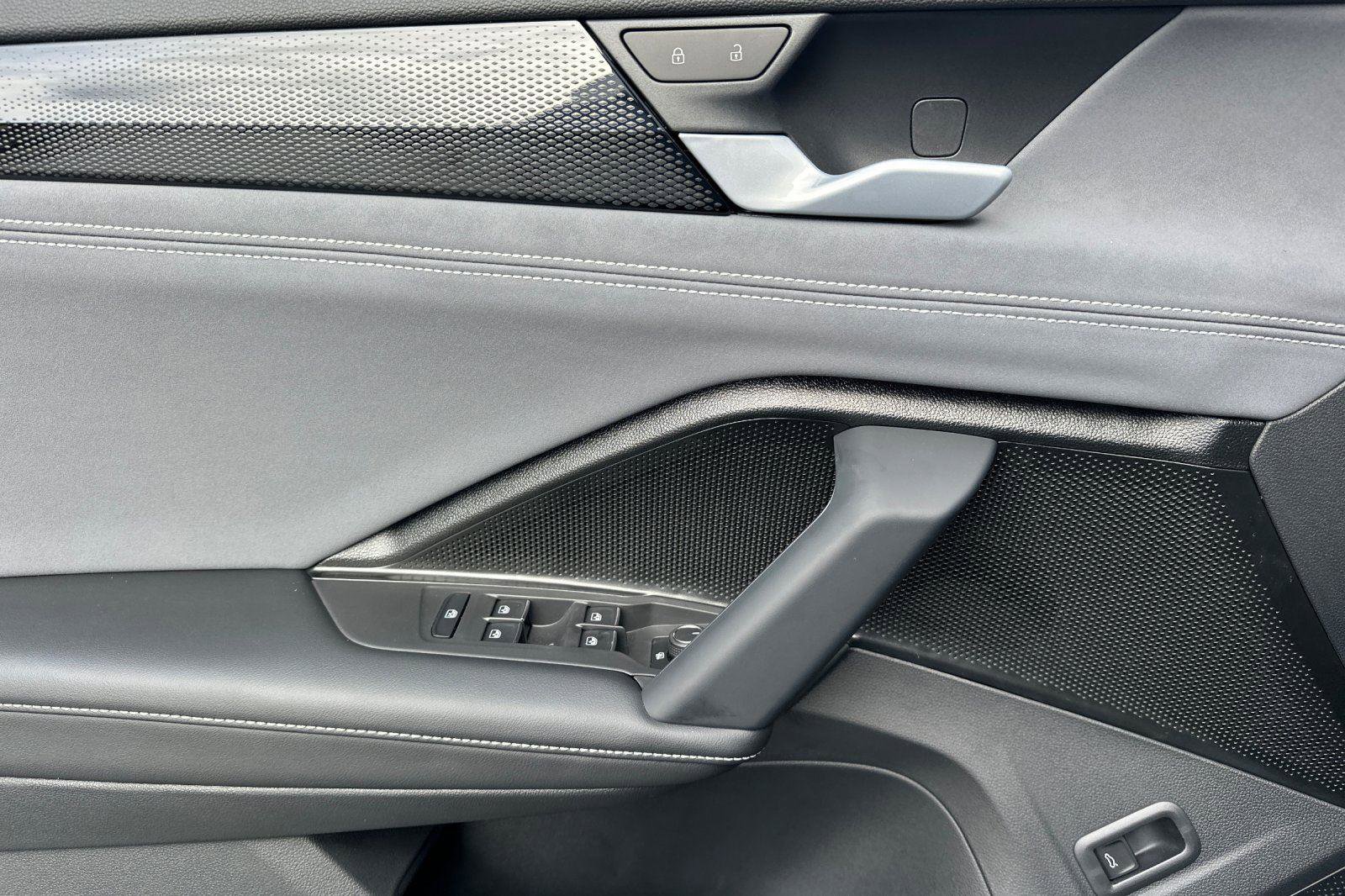 New 2026 Volkswagen Tiguan SE image 10