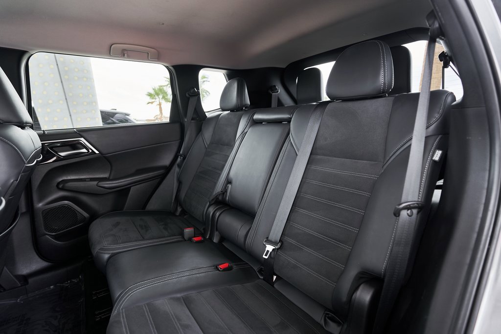 Used 2024 Mitsubishi Outlander SE image 29