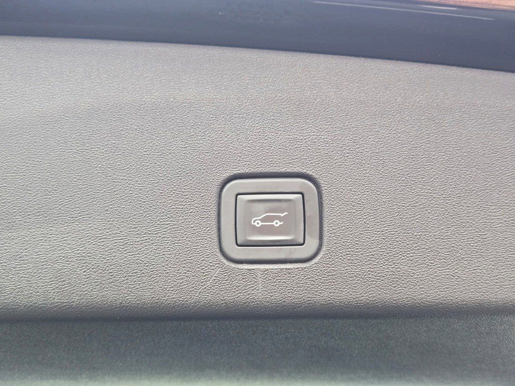 Used 2025 Cadillac Optiq Luxury 1 w/ LPO, Floor Liner Package AWD/4WD image 14