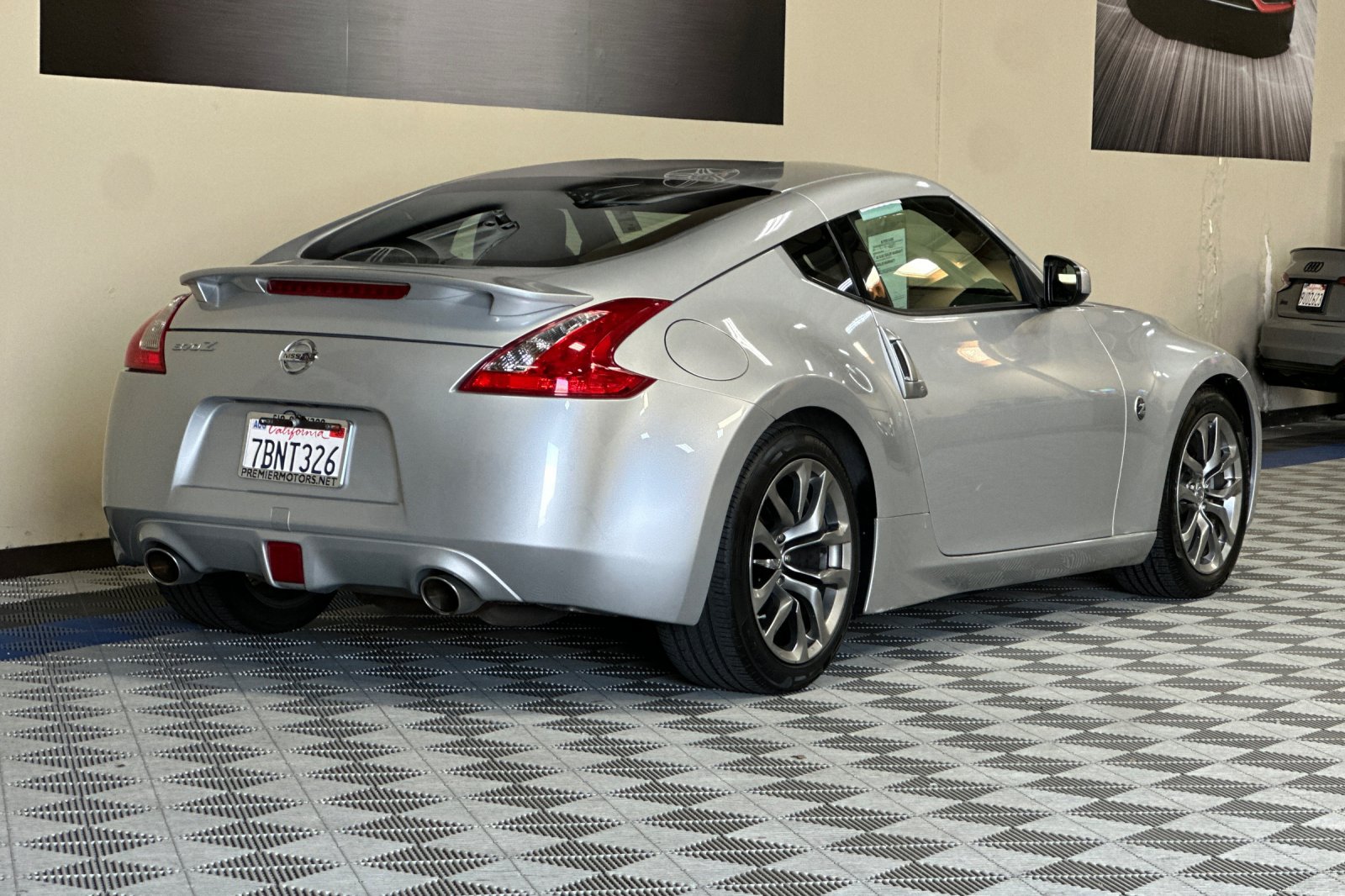 Used 2013 Nissan 370Z Coupe RWD image 4