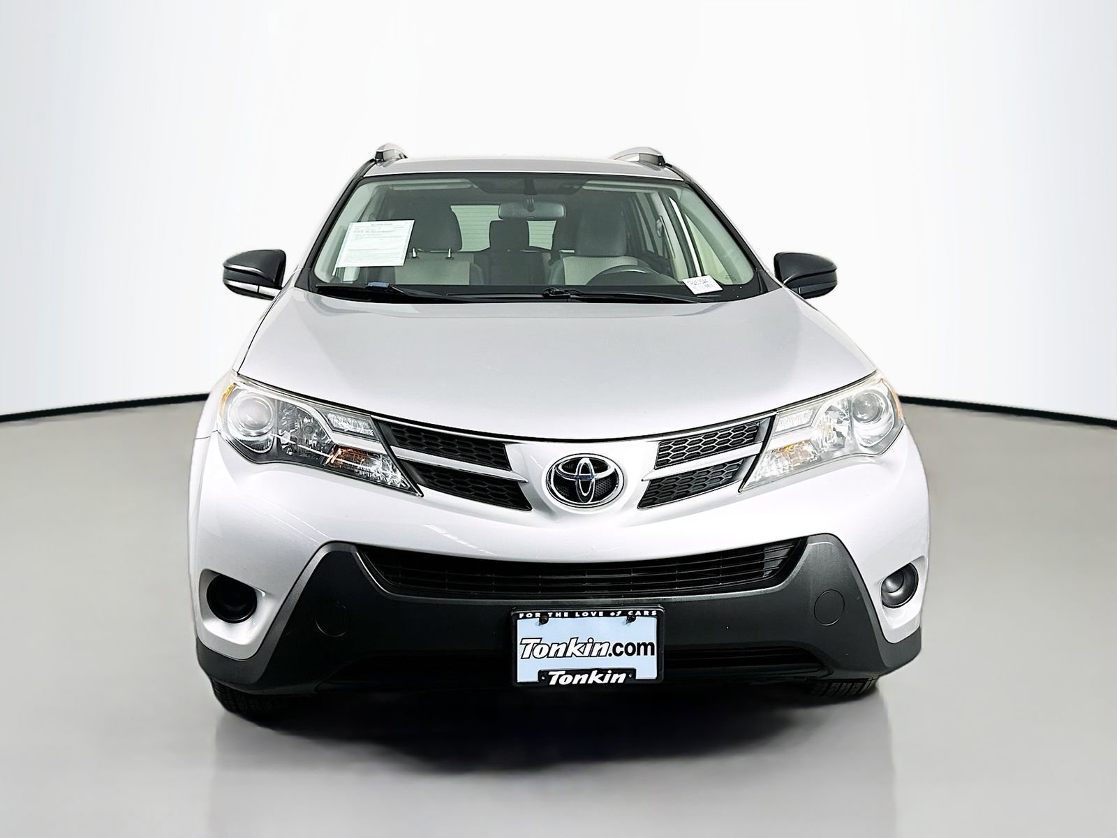 Used 2014 Toyota RAV4 LE AWD/4WD image 2