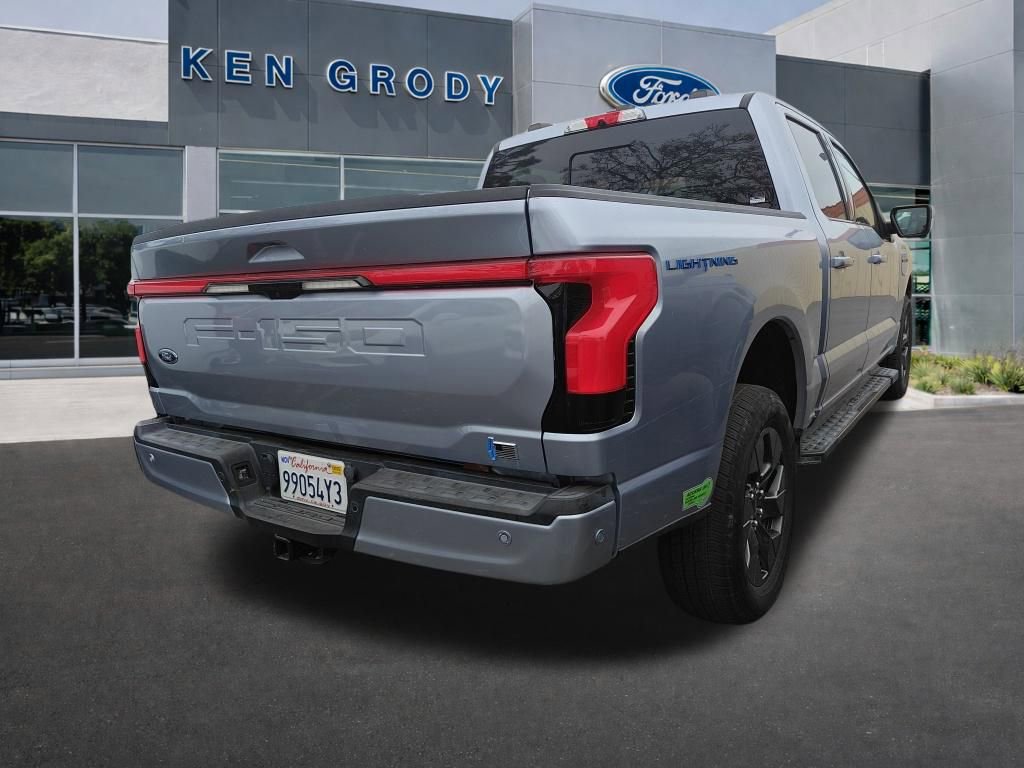 Used 2022 Ford F150 Lightning Lariat image 3