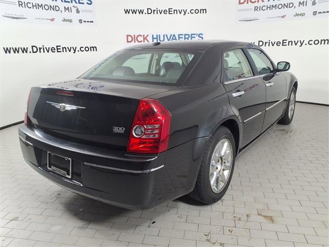 Used 2010 Chrysler 300 Touring image 6