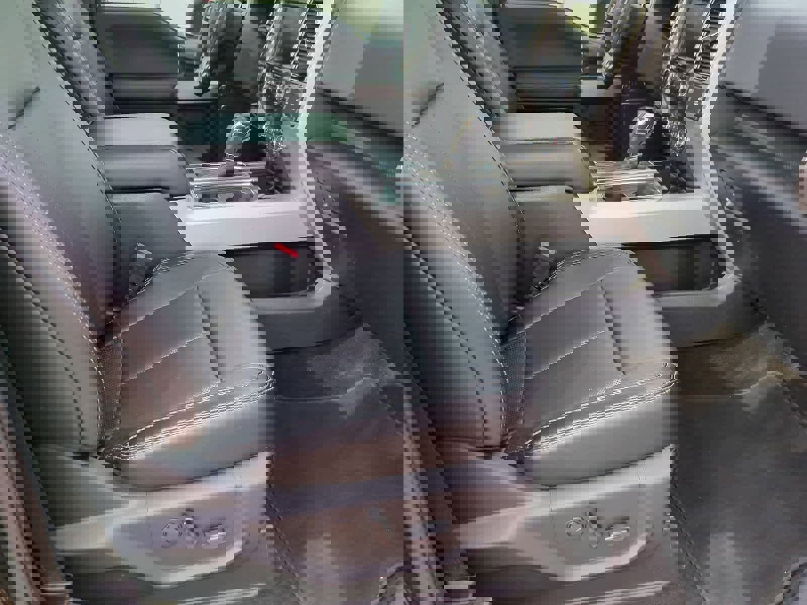 Used 2020 Ford F150 Lariat image 23