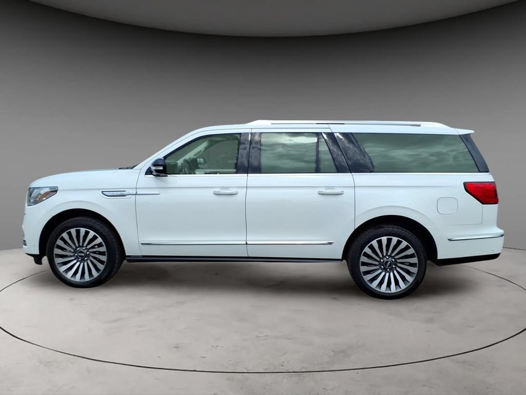 Used 2021 Lincoln Navigator L Reserve w/ Luxury Package AWD/4WD image 2