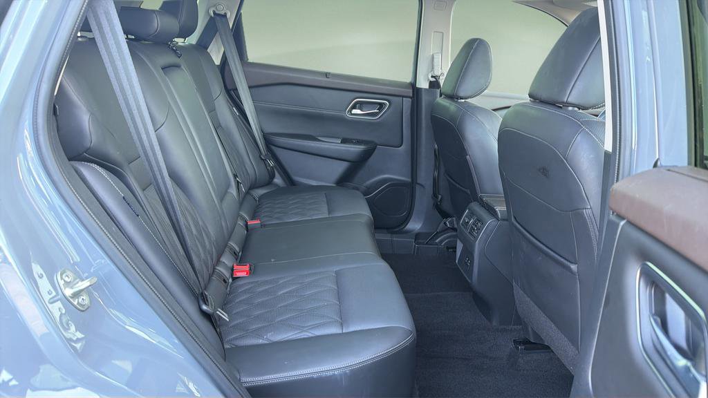 Certified 2023 Nissan Rogue Platinum AWD/4WD image 12