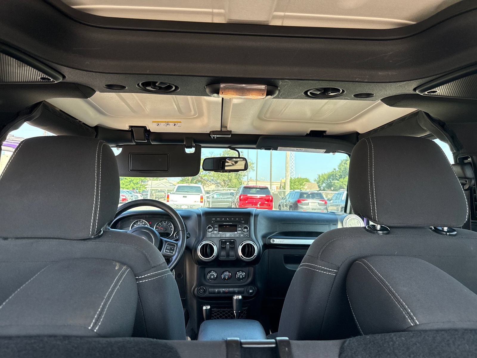 Used 2017 Jeep Wrangler Sahara w/ Connectivity Group AWD/4WD image 14