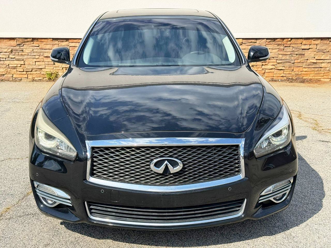 Used 2018 INFINITI Q70 Luxe RWD image 4