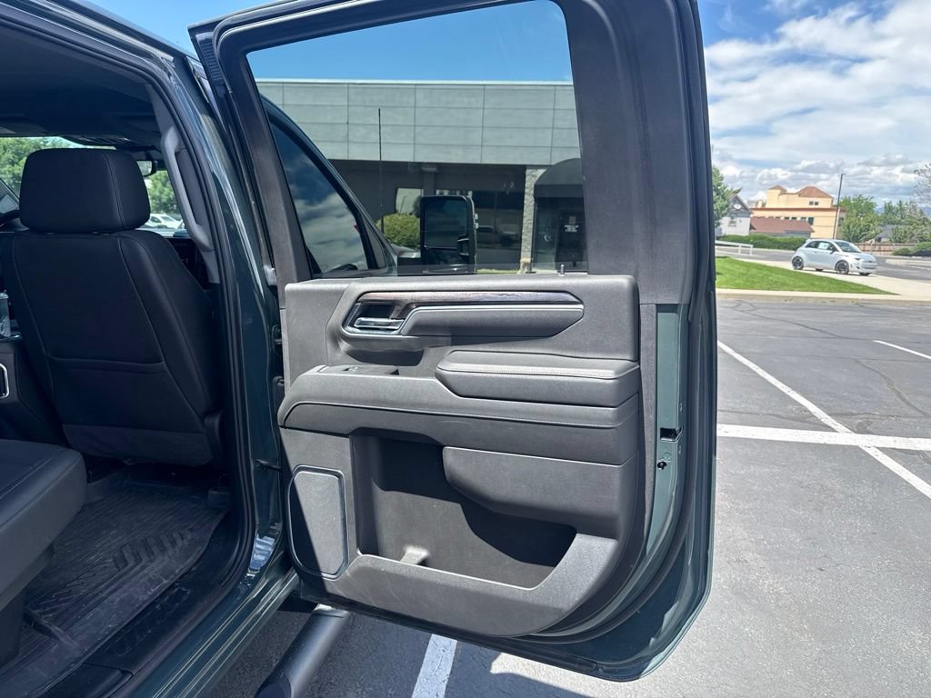 Used 2025 Chevrolet Silverado 3500 LTZ w/ LTZ Plus Package AWD/4WD image 17