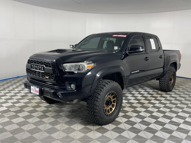 Used 2017 Toyota Tacoma TRD Sport w/ Tow Package (A/T)
