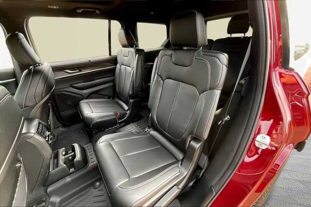 Used 2025 Jeep Grand Cherokee L Limited w/ Luxury Tech Group II image 16