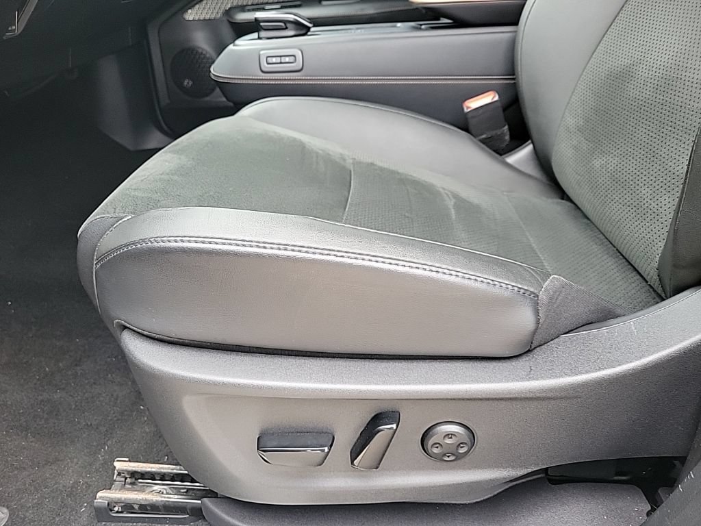 Used 2023 Nissan Ariya AWD image 13