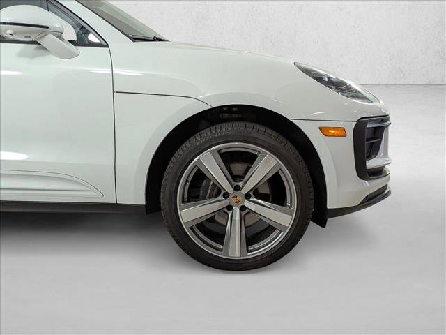 Certified 2025 Porsche Macan image 11