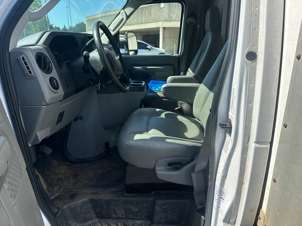 Used 2019 Ford E-450 and Econoline 450 Super Duty w/ Power Windows & Locks Group RWD image 3