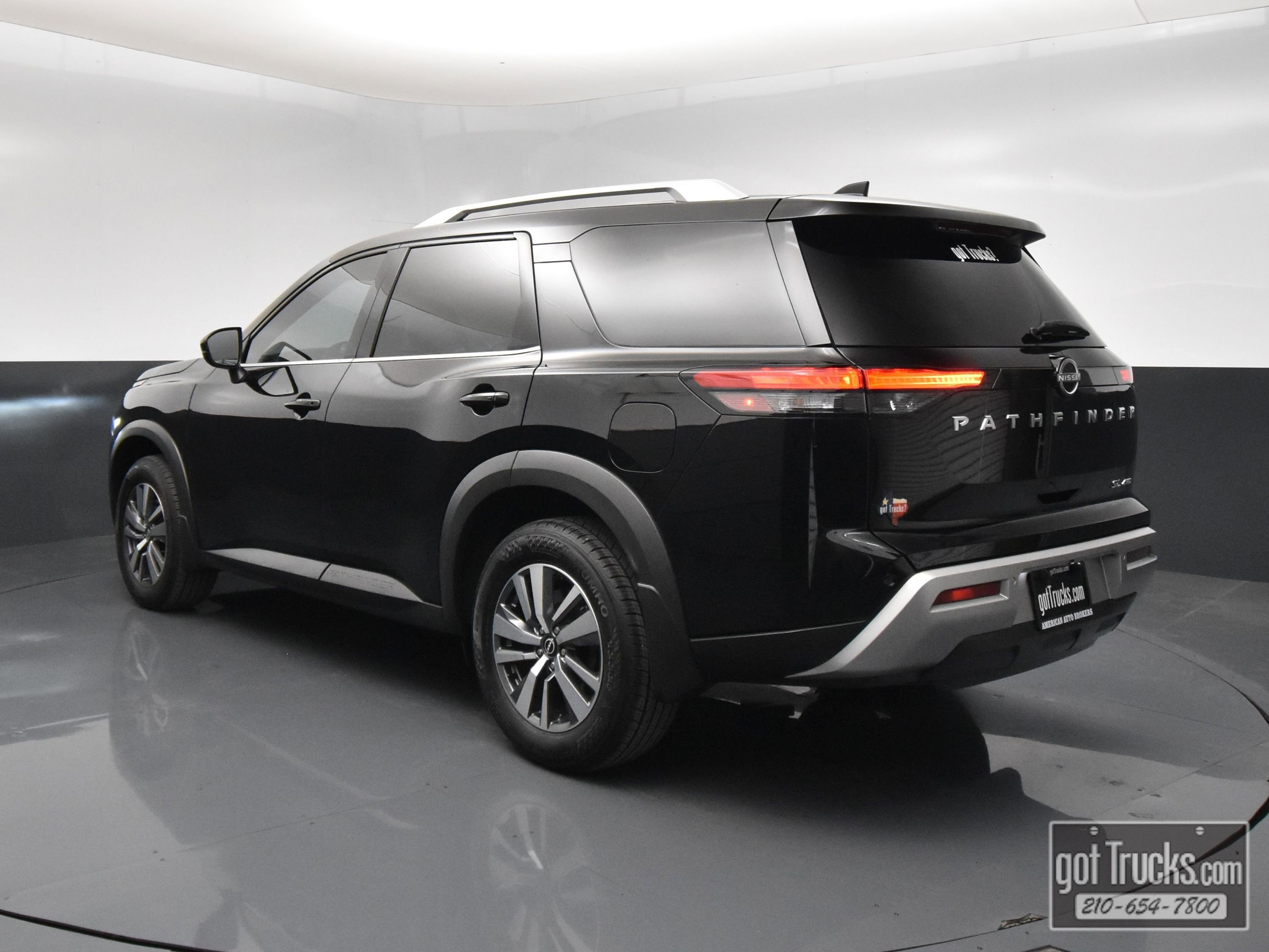Used 2025 Nissan Pathfinder SL image 5