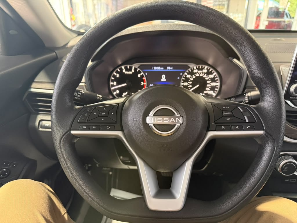 Used 2025 Nissan Altima 2.5 SV FWD image 11