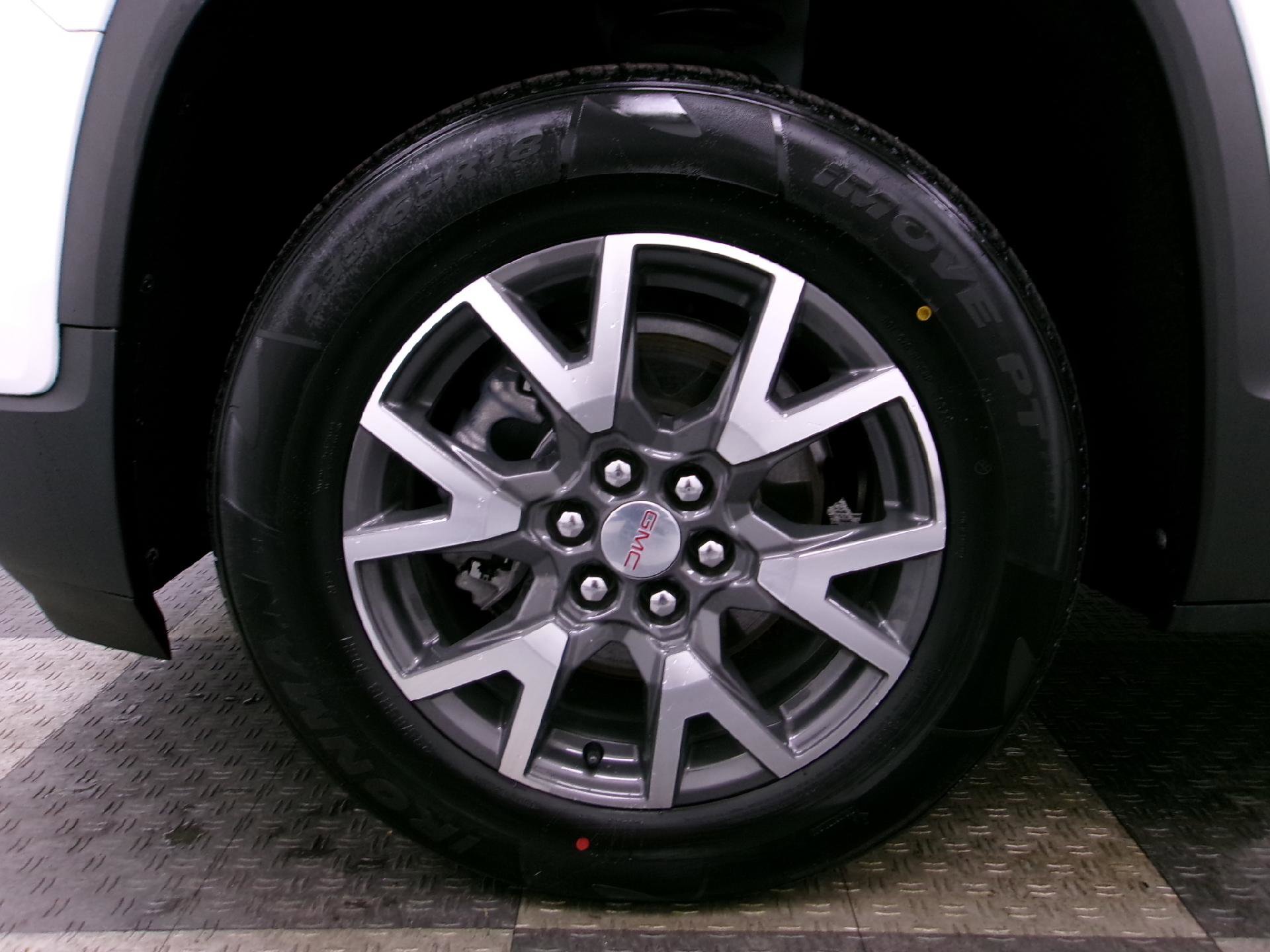 Certified 2022 GMC Acadia SLE w/ Driver Convenience Package image 17