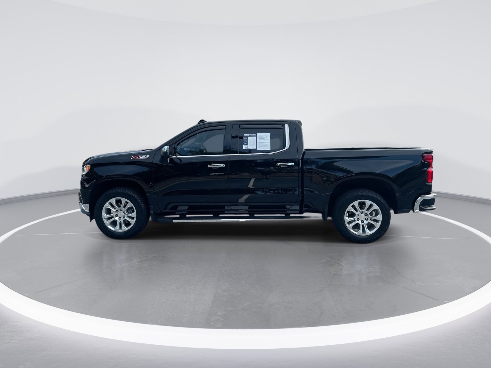 Used 2023 Chevrolet Silverado 1500 LTZ AWD/4WD image 6