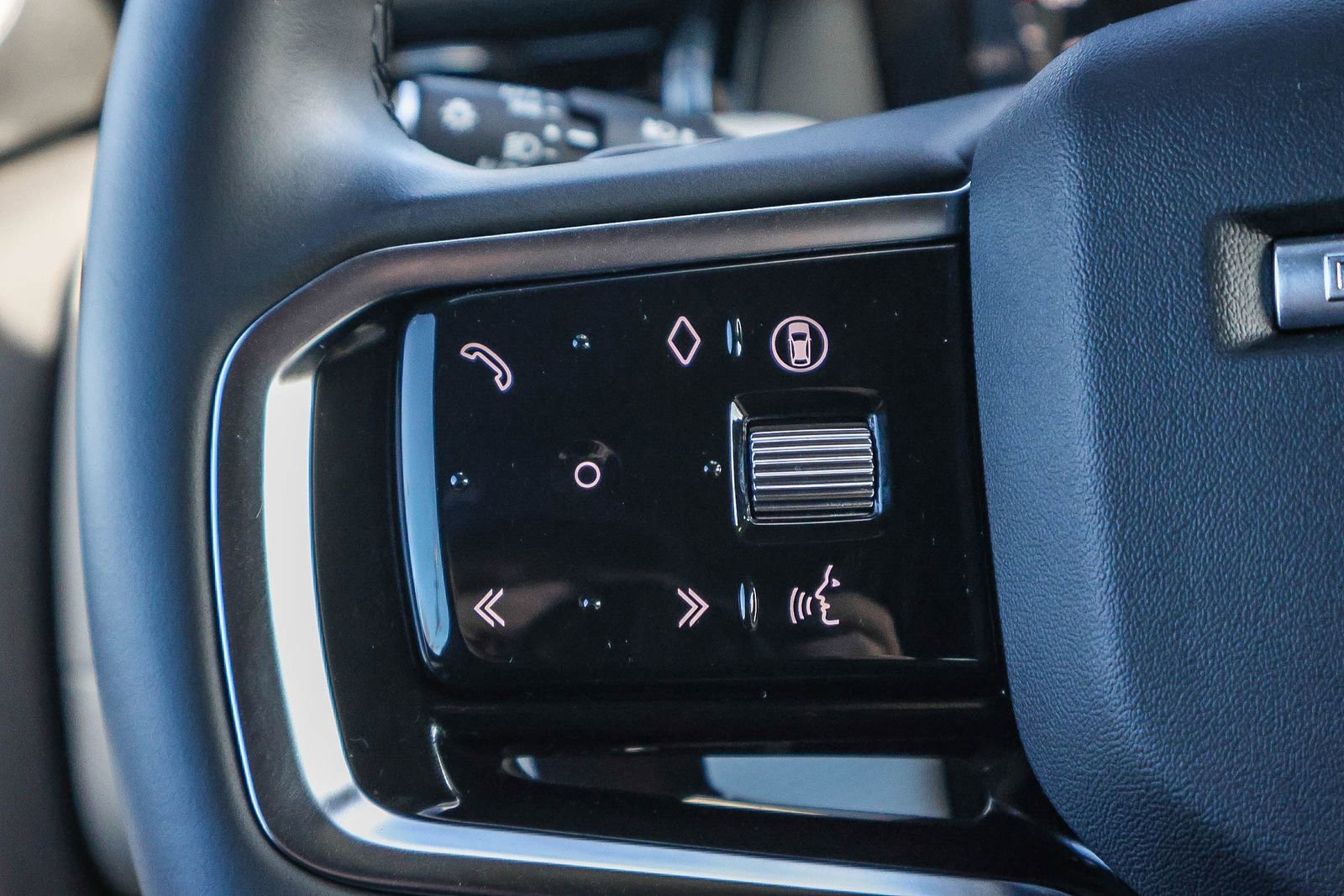 Used 2024 Land Rover Discovery Sport Dynamic SE image 34