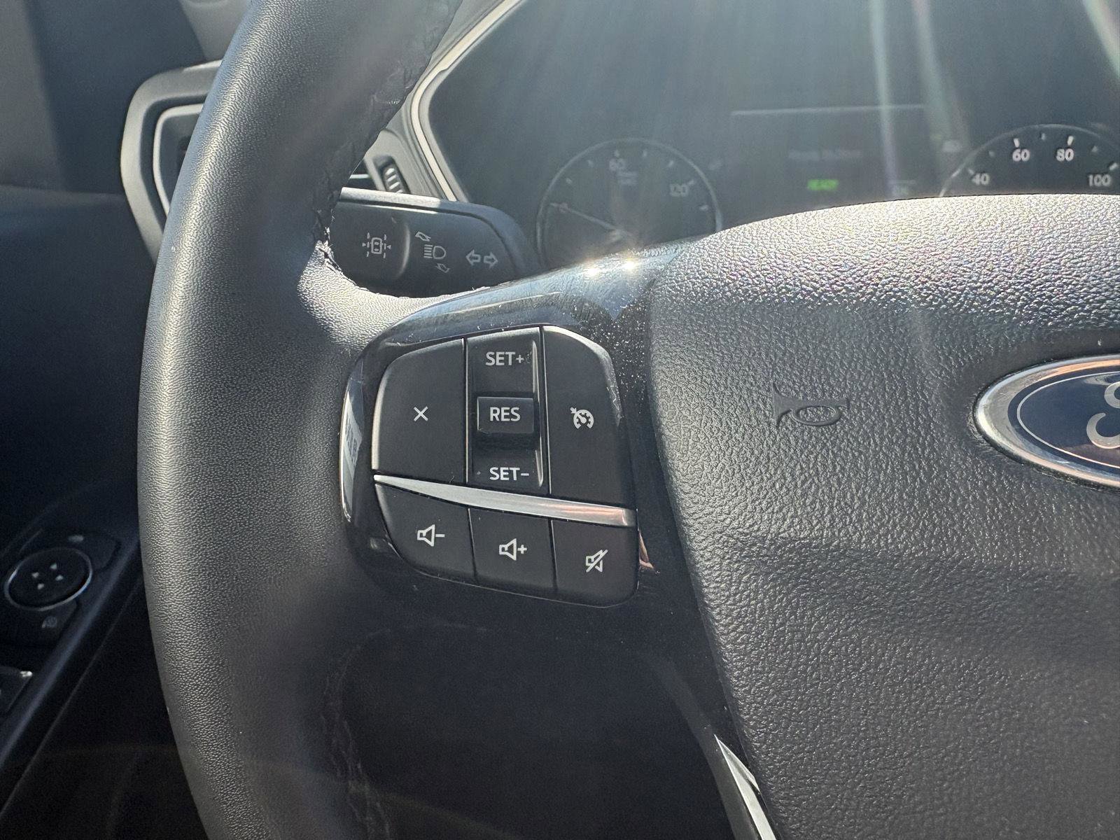 Used 2022 Ford Escape SEL w/ Class II Trailer Tow Package image 9