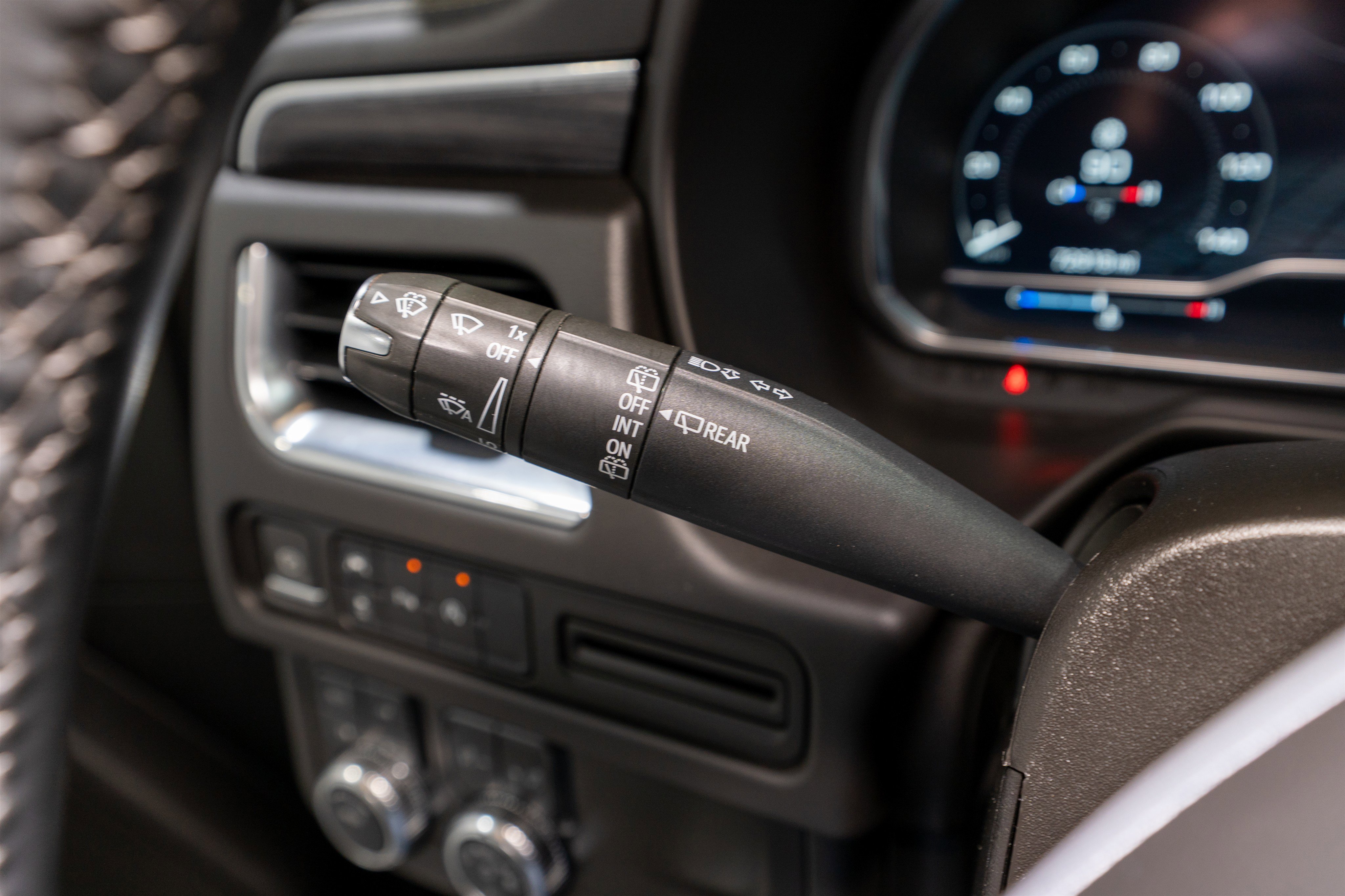 Used 2023 GMC Yukon SLT image 28