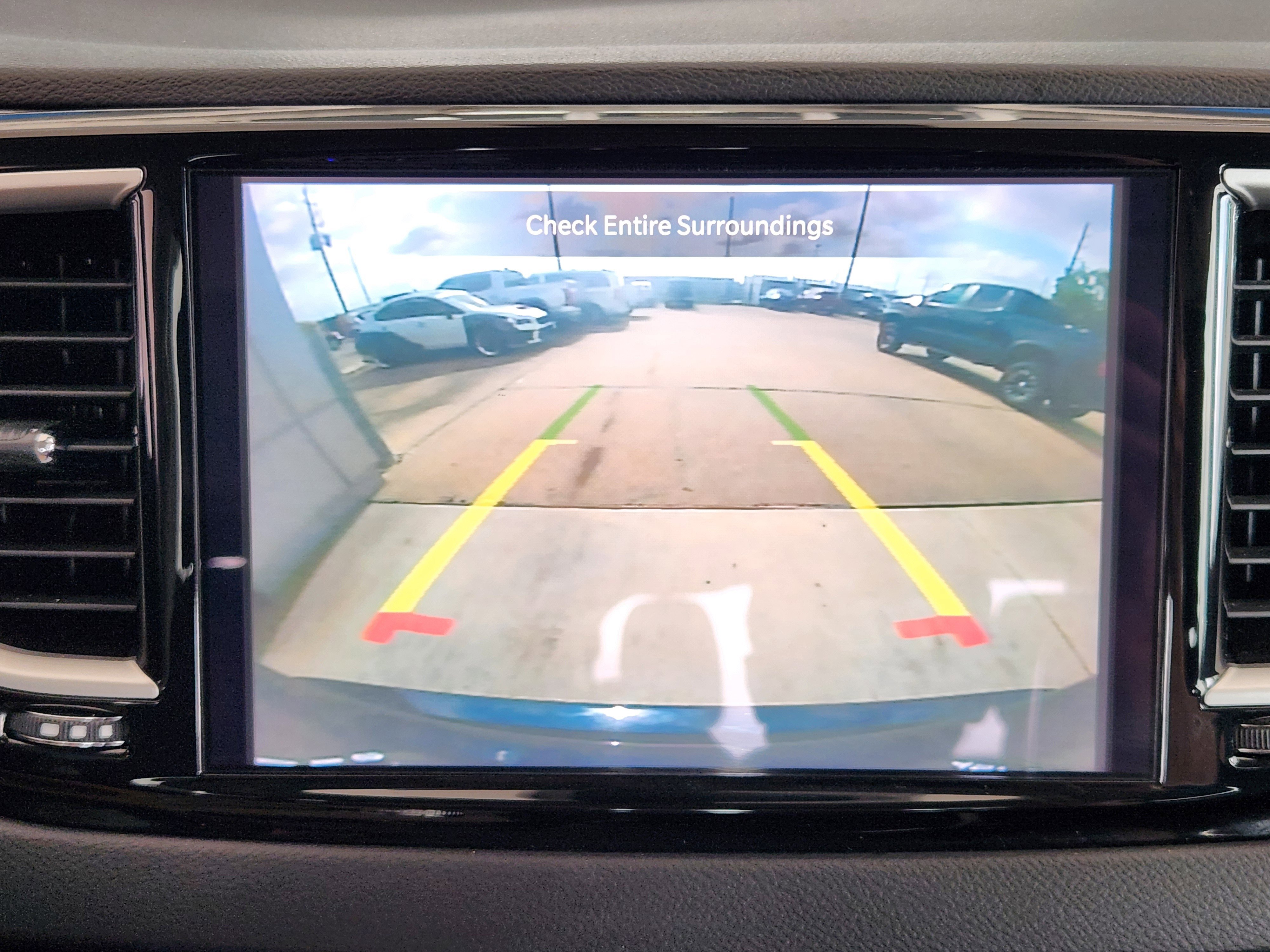 Used 2023 Chrysler Pacifica Touring-L FWD image 19
