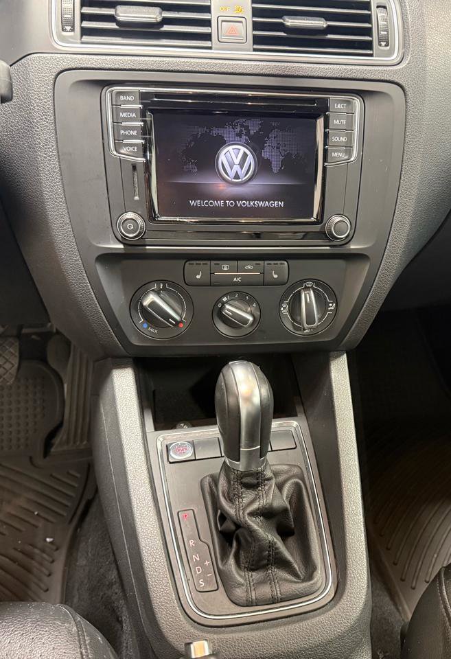 Used 2017 Volkswagen Jetta SE image 15