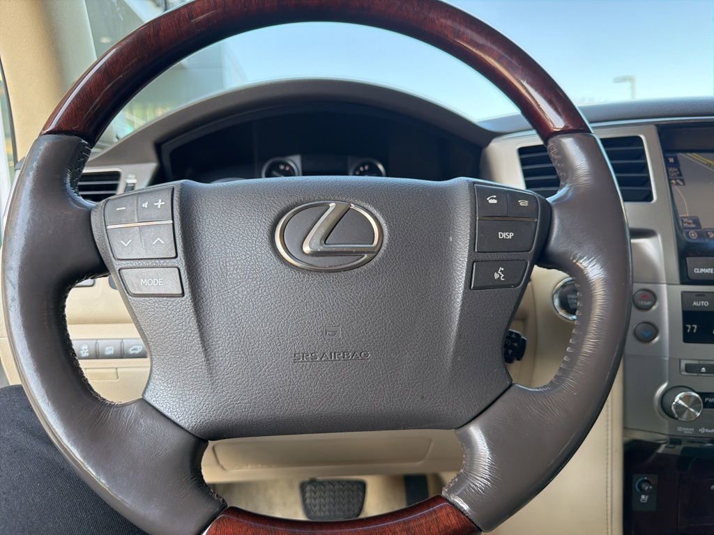 Used 2015 Lexus LX 570 4WD w/ Luxury Package image 38