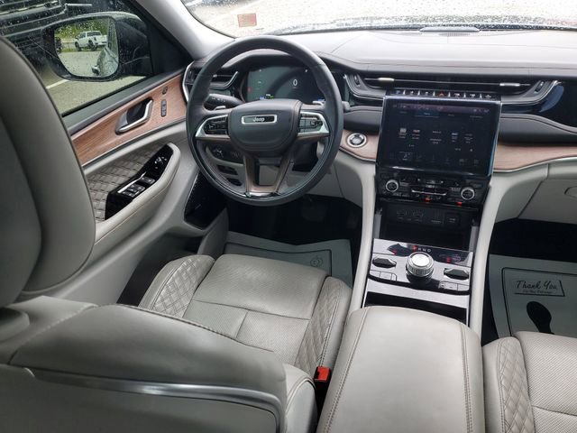 Used 2022 Jeep Grand Cherokee Summit w/ Luxury Tech Group V AWD/4WD image 15