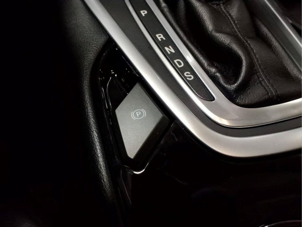 Used 2015 Ford Edge Titanium w/ Equipment Group 301A AWD/4WD image 15