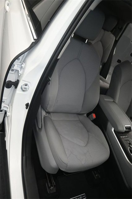 Used 2022 Toyota Highlander LE image 18